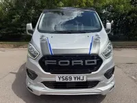 Begagnad Ford Transit Custom Limited 130 HK (95 kW) 2019 Silver Minibuss