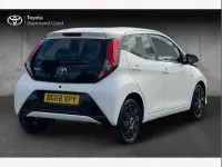 Used Toyota Aygo X-play 71 HP (52 kW) 2018 White Hatchback