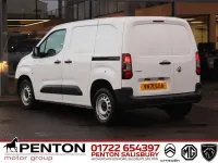 Second-hand Vauxhall Combo 100 CP (73 kW) 2021 Alb Monovolum