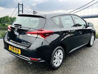 used Toyota Auris Hybrid 