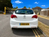 Used Vauxhall Astra Edition 140 HP (102 kW) 2014 White Hatchback