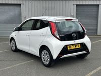 Used Toyota Aygo X-play 72 HP (52 kW) 2021 White Hatchback
