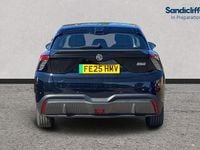 Begagnad MG MG4 EV SE 319 kW (435 HK) 2024 Svart Halvkombi