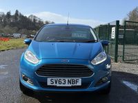Usado Ford Fiesta Titanium 75 HP (55 kW) 2013 Azul Citadino
