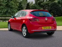 Used Vauxhall Astra SRi 98 HP (72 kW) 2015 Red Hatchback