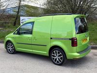 Begagnad VW Caddy Highline 150 HK (110 kW) 2020 Grön Minibuss