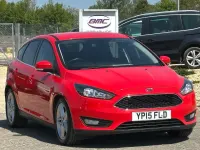 Begagnad Ford Focus Zetec 120 HK (88 kW) 2015 Röd Halvkombi