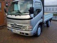 Usado Toyota Dyna 109 HP (80 kW) 2009 Prateado Pickup