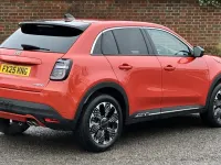 Usado Fiat 600 La Prima 134 HP (98 kW) 2025 Laranja Citadino