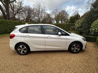 Begagnad BMW 218 Impressive 2018 Vit Halvkombi