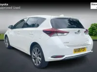 Used Toyota Auris Hybrid 136 HP (100 kW) 2018 White Hatchback