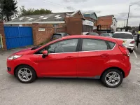 Używany Ford Fiesta Zetec 82 KM (60 kW) 2013 Czerwony Hatchback