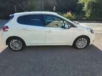 Used Peugeot 208 Allure 2017 White Hatchback
