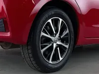 Used Toyota Yaris 101 HP (74 kW) 2018 Red Hatchback
