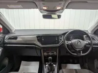 Używany VW T-Roc SE 115 KM (84 kW) 2018 Czerwony SUV