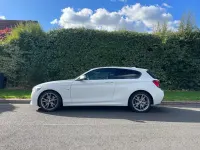 Begagnad BMW M135 M Performance 320 HK (235 kW) 2014 Vit Halvkombi