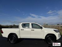 Used Toyota HiLux Active 150 HP (110 kW) 2021 White Pickup