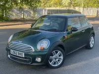 Usado Mini Cooper D Hatch 112 CV (82 kW) 2012 Verde Utilitario