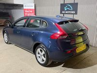 Usado Volvo V40 115 HP (84 kW) 2013 Azul Citadino