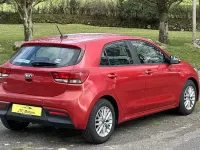 Begagnad Kia Rio 99 HK (72 kW) 2019 Röd Halvkombi