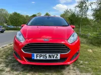 Begagnad Ford Fiesta Titanium 2015 Röd Halvkombi