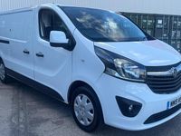 Second-hand Vauxhall Vivaro Sportive 125 CP (91 kW) 2019 Alb Monovolum