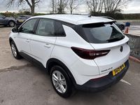 Used Vauxhall Grandland X S 130 HP (95 kW) 2019 White SUV
