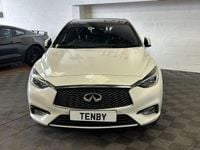 Used Infiniti Q30 Premium 170 HP (125 kW) 2016 White Hatchback