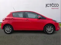 Used Toyota Yaris 69 HP (50 kW) 2018 Red Hatchback