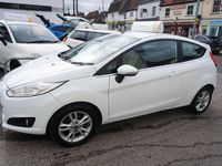 Used Ford Fiesta Zetec 82 HP (60 kW) 2016 White Hatchback