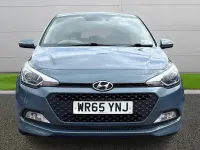 Begagnad Hyundai i20 Premium 84 HK (61 kW) 2015 Blå Halvkombi