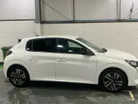 Used Peugeot 208 Allure+ 100 HP (73 kW) 2023 White Hatchback