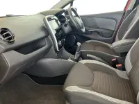 Used Renault Clio Dynamique 90 HP (66 kW) 2016 Flame red Hatchback