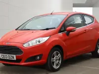 Usado Ford Fiesta Zetec 82 HP (60 kW) 2013 Vermelho Citadino