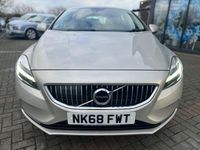 Usado Volvo V40 Inscription 152 HP (111 kW) 2018 Dourado Citadino