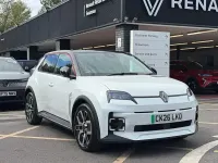 Used Renault R5 Komfort 110 kW (150 HP) 2026 Special twotone metallic  arctic white with blac Hatchback