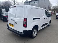 Second-hand Vauxhall Combo 100 CP (73 kW) 2024 Alb Monovolum