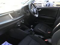 Begagnad Kia Rio 83 HK (61 kW) 2023 Gul Halvkombi