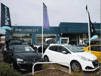 Used Peugeot 2008 Premium 129 HP (94 kW) 2023 Red SUV