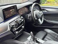 Usado BMW 520 M Sport 187 CV (137 kW) 2023 Negro Familiar