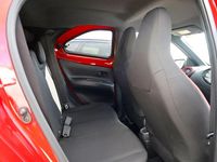 Begagnad Toyota Aygo 2024 Röd Halvkombi