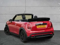 Usado Mini Cooper Classic 134 CV (98 kW) 2023 Rojo Utilitario