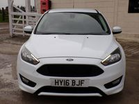 Used Ford Focus Zetec 120 HP (88 kW) 2016 White Hatchback