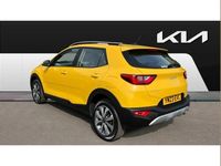 Usado Kia Stonic 99 HP (72 kW) 2023 Amarelo SUV