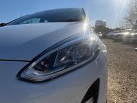 Used Ford Fiesta Zetec 100 HP (73 kW) 2017 White Hatchback