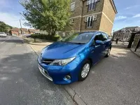 Used Toyota Auris Hybrid 136 HP (100 kW) 2014 Blue Hatchback