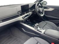 Usado Audi A4 S-Line 200 HP (147 kW) 2024 Cinzento Sedan