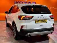 Usado Ford Kuga Titanium 150 HP (110 kW) 2020 Branco SUV