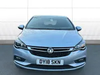 Używany Vauxhall Astra Design Edition 101 KM (74 kW) 2018 Srebrny Hatchback