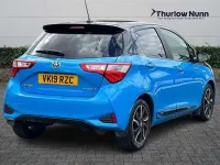 Used Toyota Yaris Hybrid 100 HP (73 kW) 2019 Blue Hatchback